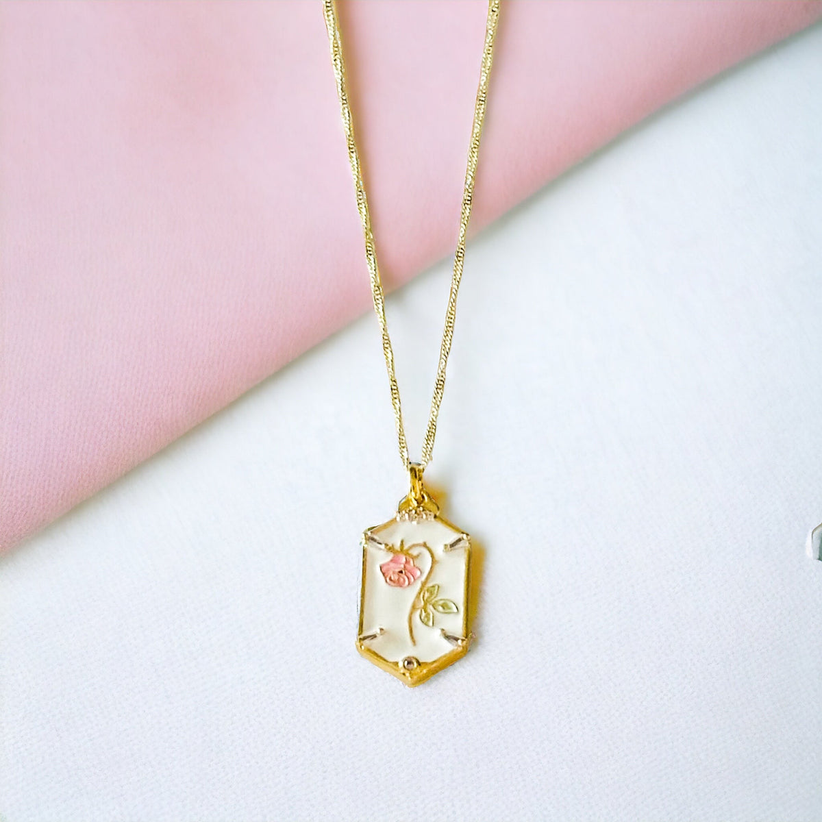 Rossina Wilted Rose Necklace
