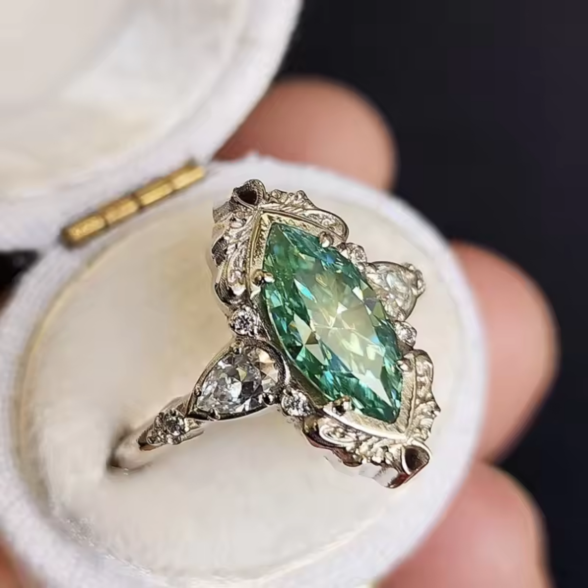 Thornewyn Ring™ | Elegant Statement Jewelry