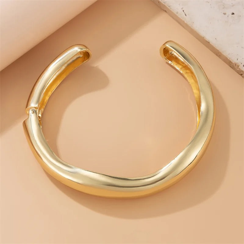 Classic Gold Choker Smooth Curved Necklace